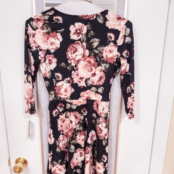 Floral wrap dress - Picture 2 of 2